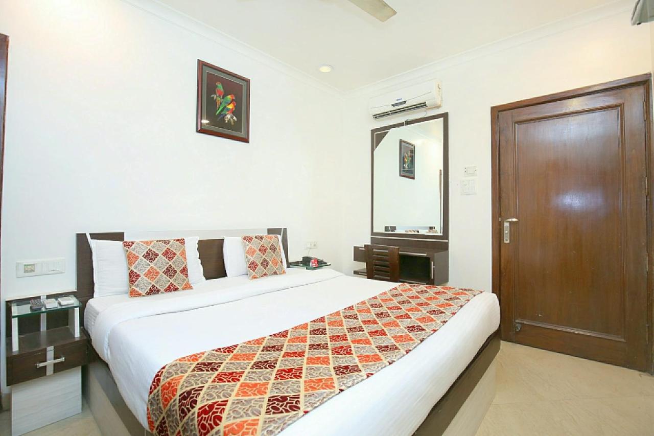 Oyo 14555 Kay Aar Regency Hotel